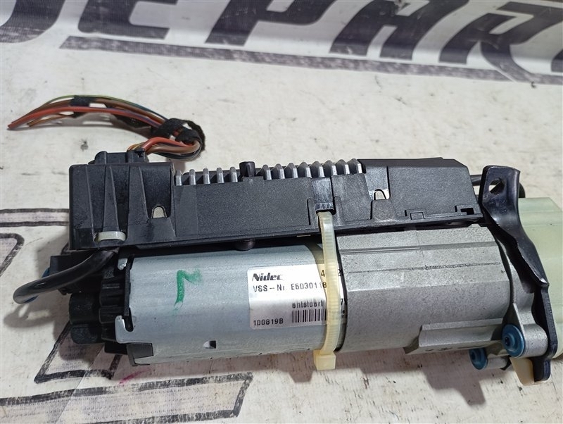 Электропривод крышки багажника Audi Q7 2010 4L