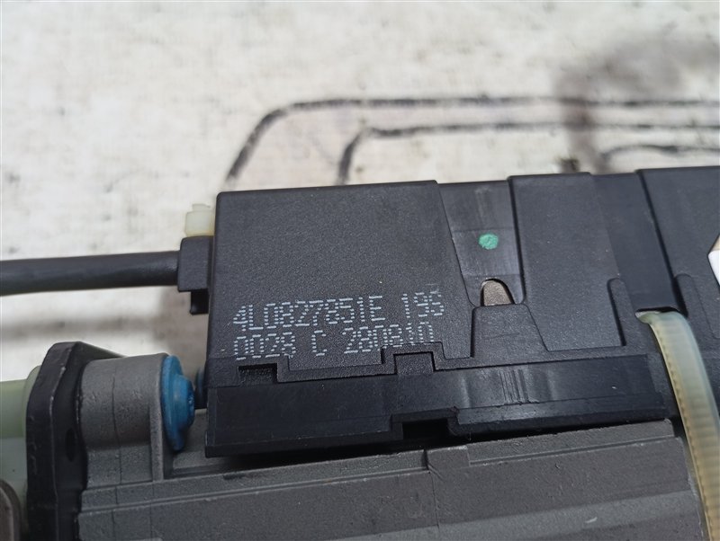 Электропривод крышки багажника Audi Q7 2010 4L