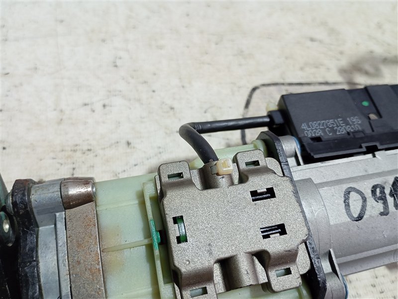 Электропривод крышки багажника Audi Q7 2010 4L