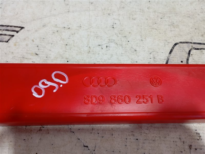 Знак аварийной остановки Volkswagen Passat 2002 B5