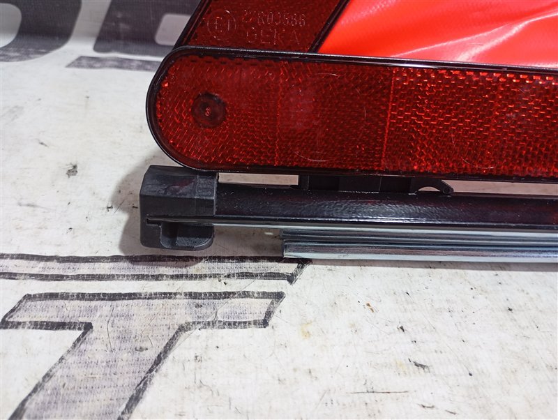 Знак аварийной остановки Volkswagen Passat 2002 B5