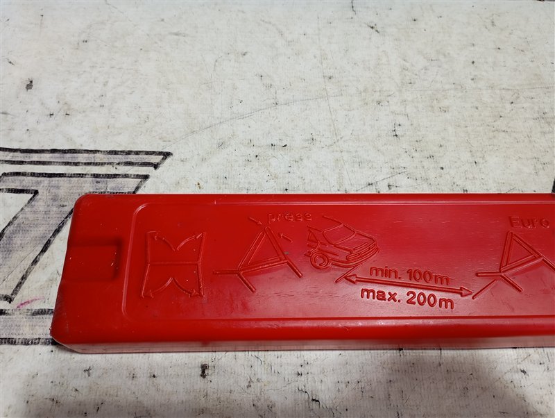 Знак аварийной остановки Volkswagen Passat 2002 B5