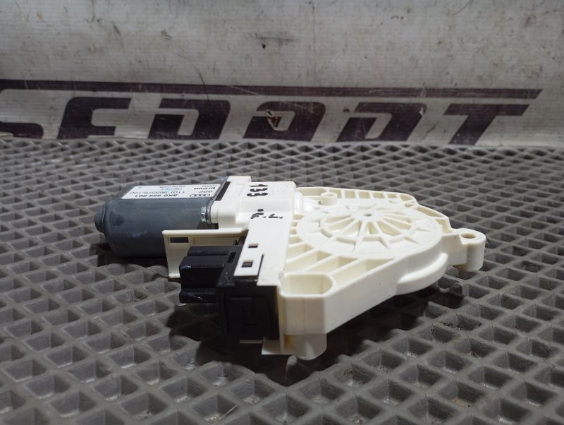 Моторчик стеклоподъемника Audi A4 2008 B8