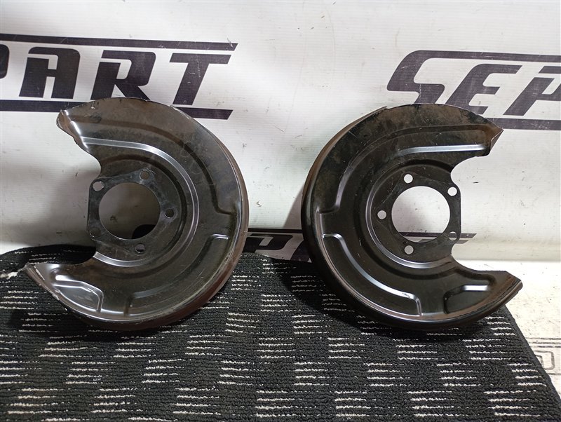 Пыльники тормозных дисков Volkswagen Passat 2002 B5