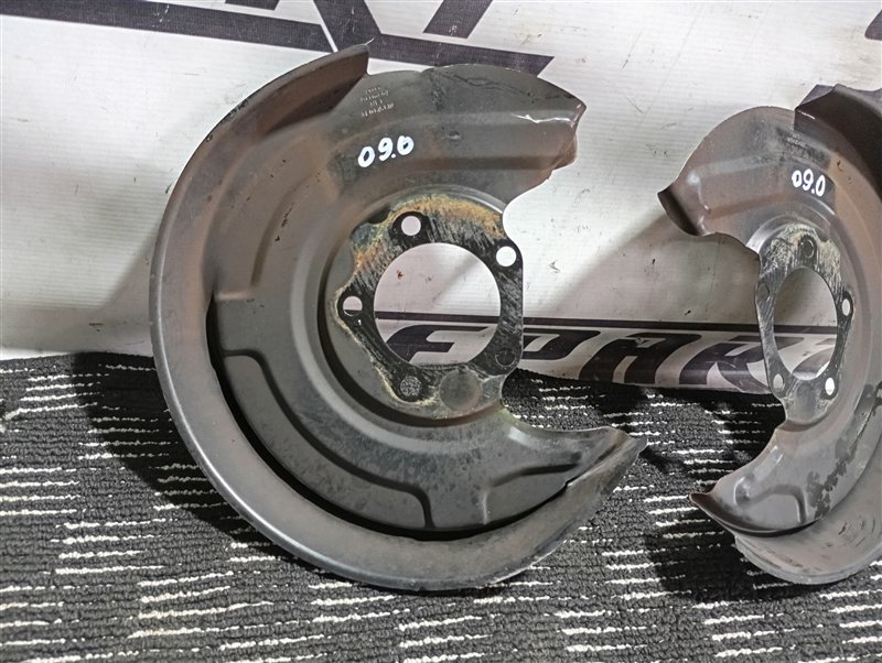 Пыльники тормозных дисков Volkswagen Passat 2002 B5