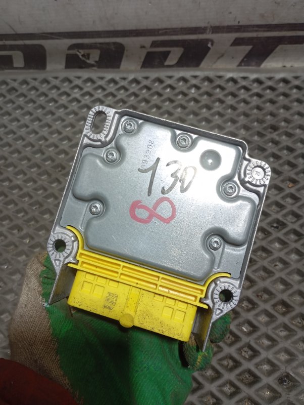 Блок управления подушками безопасности Audi A6 2010 C6