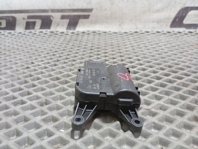 Сервопривод заслонки печки Audi A6 2010 C6