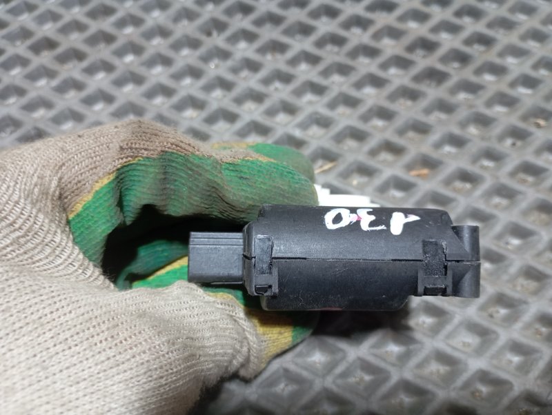 Сервопривод заслонки печки Audi A6 2010 C6