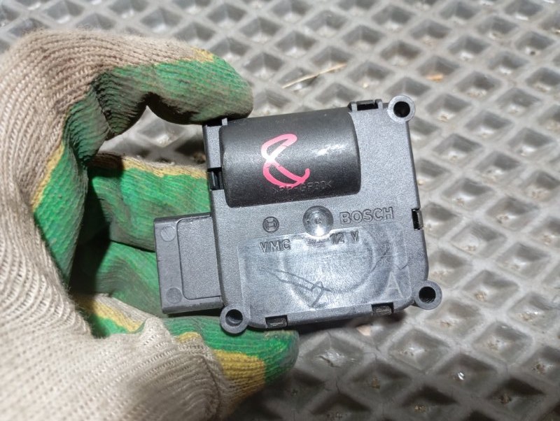 Сервопривод заслонки печки Audi A6 2010 C6