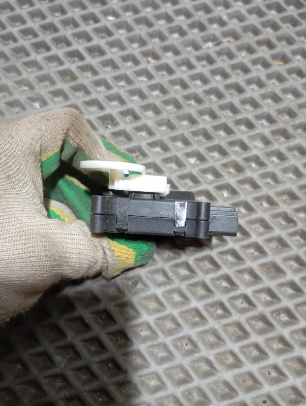 Сервопривод заслонки печки Audi A6 2010 C6