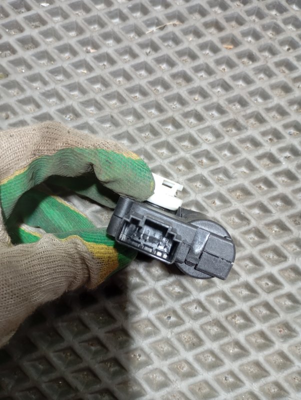 Сервопривод заслонки печки Audi A6 2010 C6