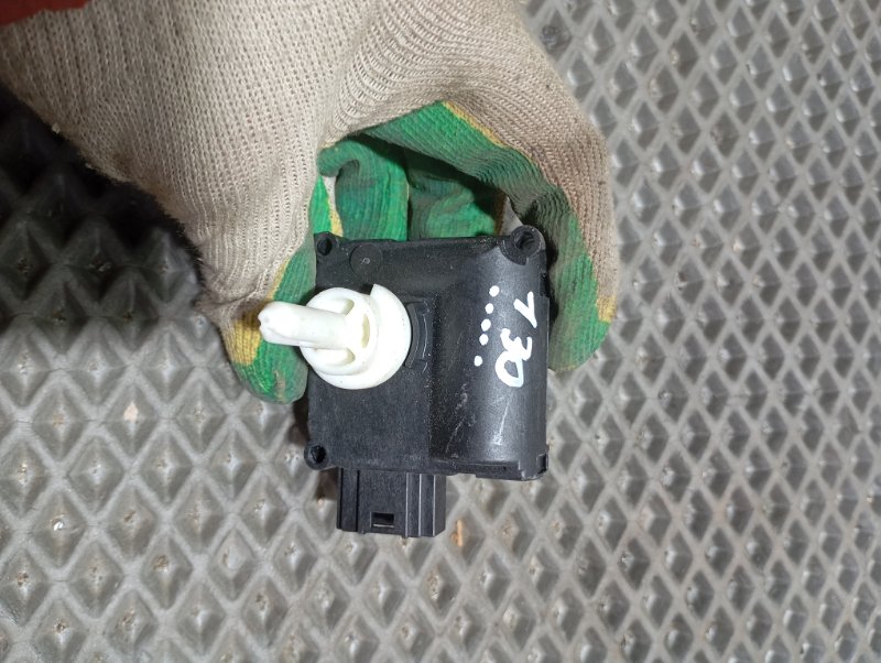 Сервопривод заслонки печки Audi A6 2010 C6