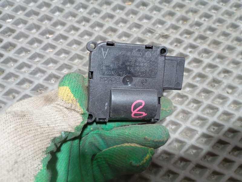 Сервопривод заслонки печки Audi A6 2010 C6