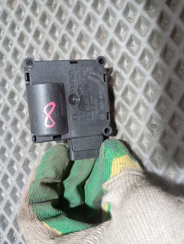 Сервопривод заслонки печки Audi A6 2010 C6