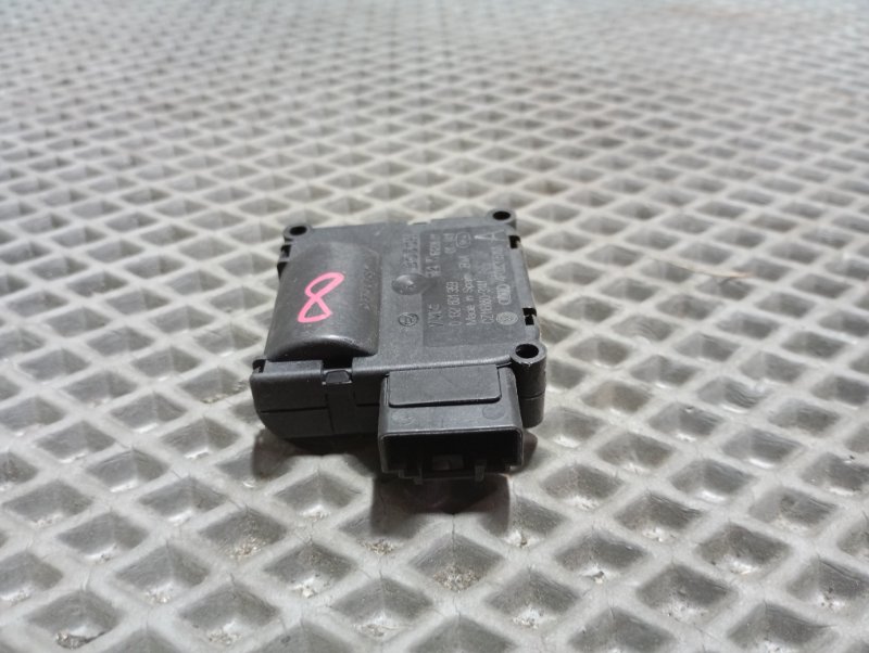 Сервопривод заслонки печки Audi A6 2010 C6