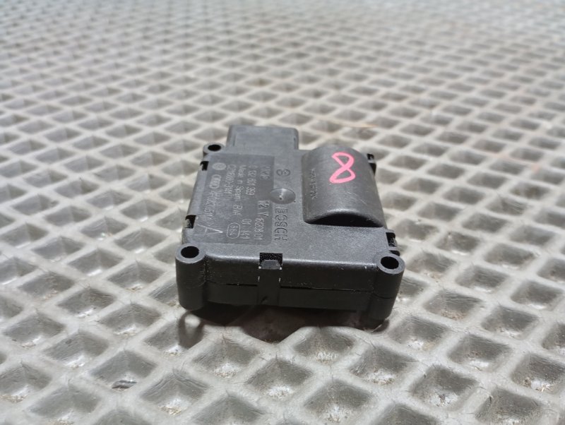 Сервопривод заслонки печки Audi A6 2010 C6