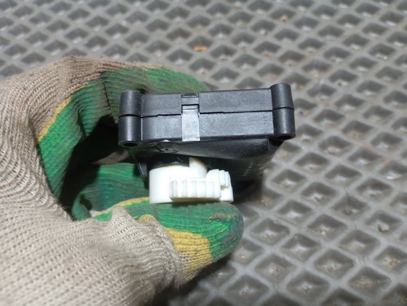 Сервопривод заслонки печки Audi A6 2010 C6