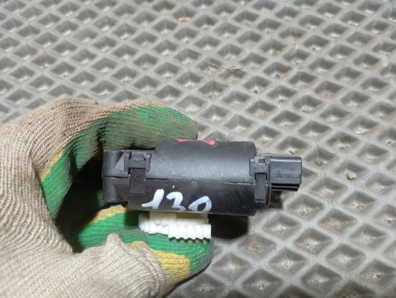 Сервопривод заслонки печки Audi A6 2010 C6