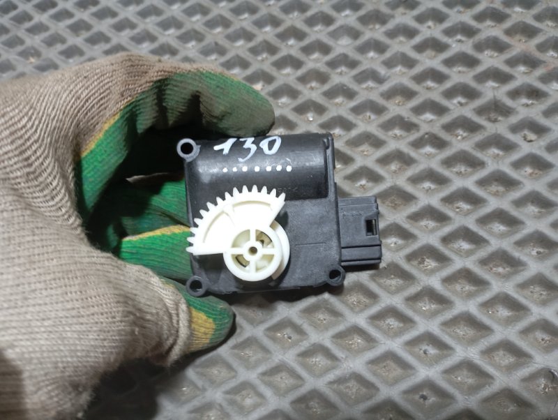 Сервопривод заслонки печки Audi A6 2010 C6