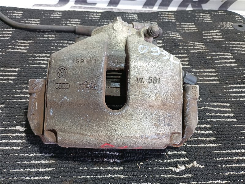 Суппорт тормозной Volkswagen Touran 2011 1T