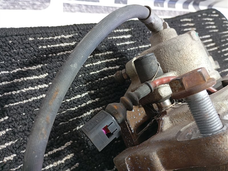 Суппорт тормозной Volkswagen Touran 2011 1T