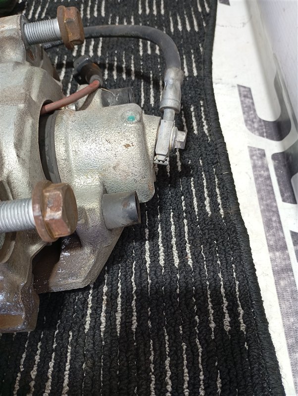 Суппорт тормозной Volkswagen Touran 2011 1T