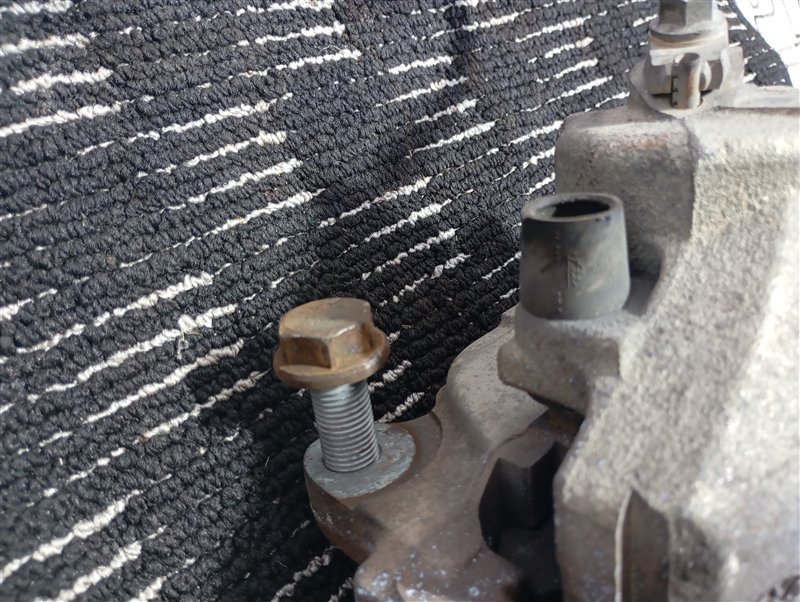 Суппорт тормозной Volkswagen Touran 2011 1T