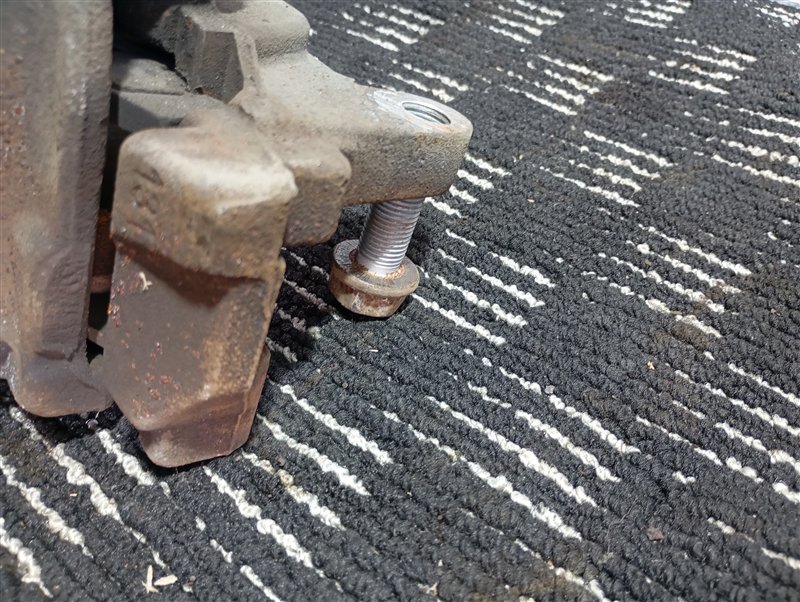 Суппорт тормозной Volkswagen Tiguan 2012 5N