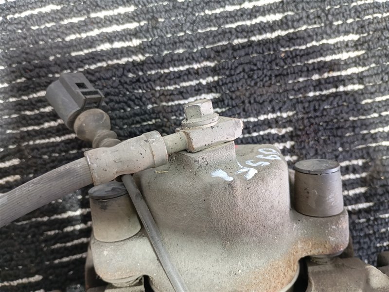 Суппорт тормозной Volkswagen Tiguan 2012 5N