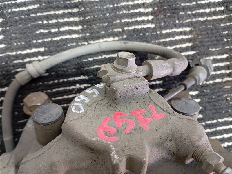 Суппорт тормозной Volkswagen Tiguan 2012 5N