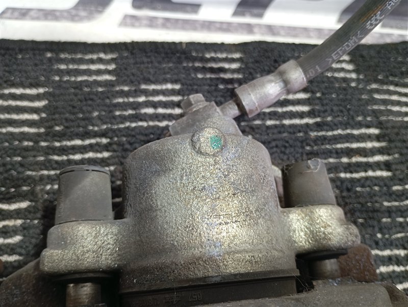 Суппорт тормозной Volkswagen Touran 2011 1T