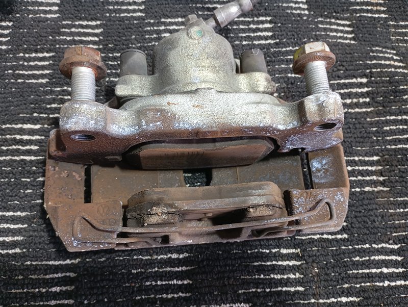 Суппорт тормозной Volkswagen Touran 2011 1T