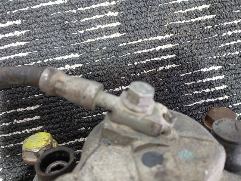 Суппорт тормозной Volkswagen Touran 2011 1T