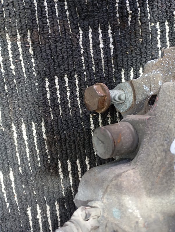 Суппорт тормозной Volkswagen Touran 2011 1T