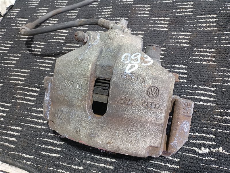 Суппорт тормозной Volkswagen Touran 2011 1T