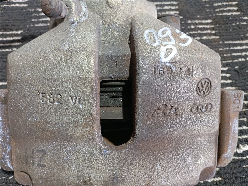 Суппорт тормозной Volkswagen Touran 2011 1T
