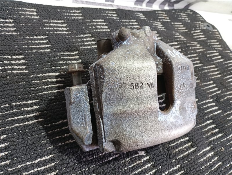 Суппорт тормозной Audi A3 2009 8P