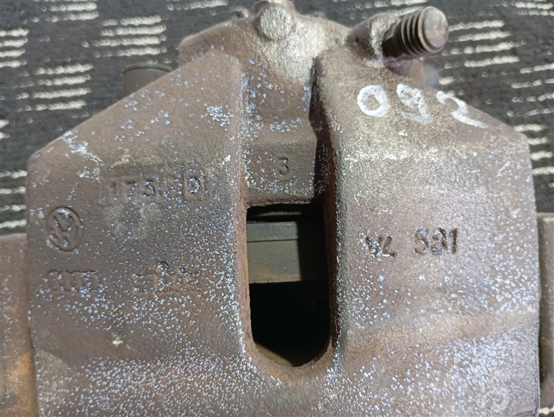 Суппорт тормозной Audi A3 2009 8P