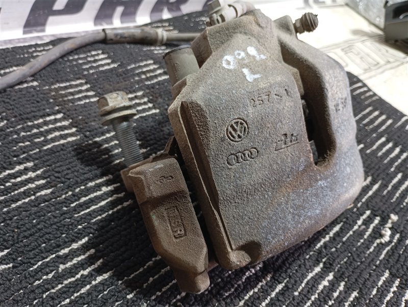 Суппорт тормозной Volkswagen Passat 2012 B7