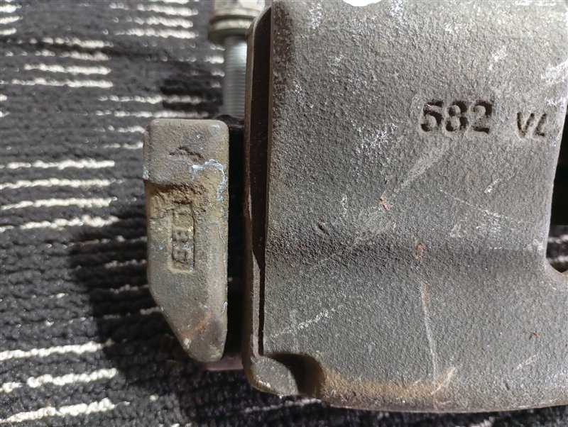 Суппорт тормозной Volkswagen Passat 2006 B6