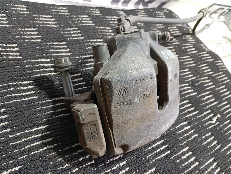 Суппорт тормозной Volkswagen Passat 2006 B6