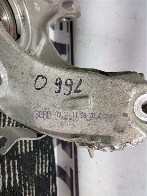 Кулак поворотный Volkswagen Passat 2012 B7