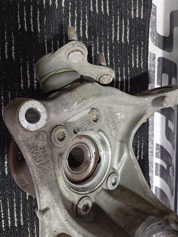 Кулак поворотный Volkswagen Passat 2012 B7