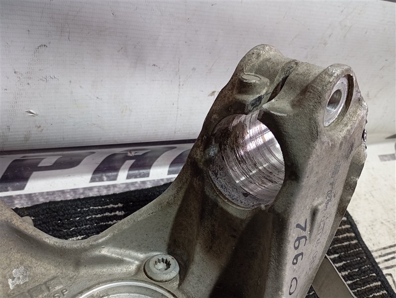 Кулак поворотный Volkswagen Passat 2012 B7