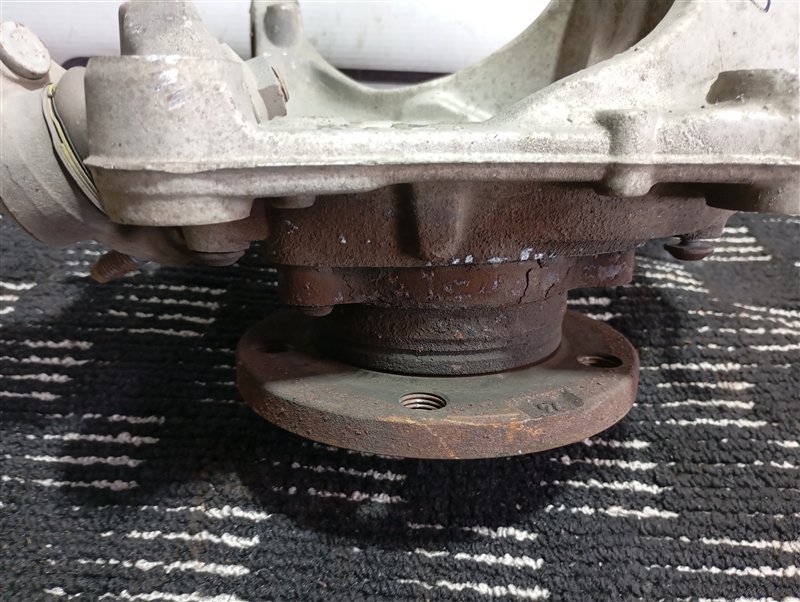 Кулак поворотный Volkswagen Passat 2012 B7