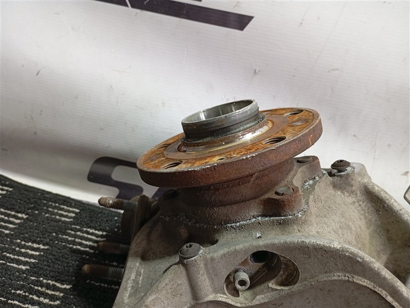 Кулак поворотный Volkswagen Passat 2012 B7