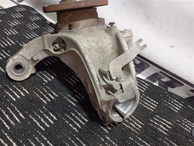 Кулак поворотный Volkswagen Passat 2012 B7