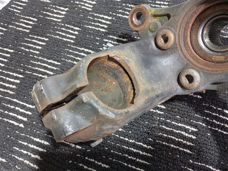 Кулак поворотный Volkswagen Touran 2011 1T