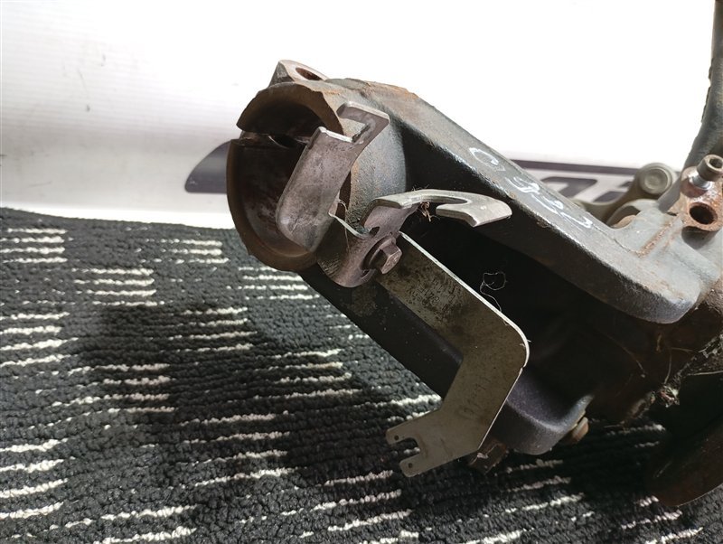 Кулак поворотный Volkswagen Touran 2011 1T