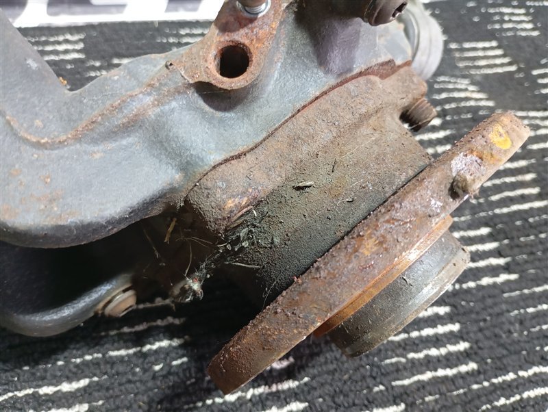 Кулак поворотный Volkswagen Touran 2011 1T